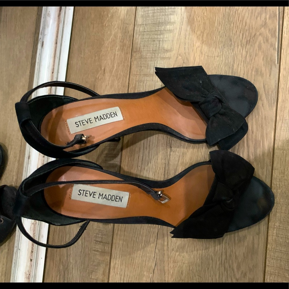 Cute Steve Madden black strappy heels.